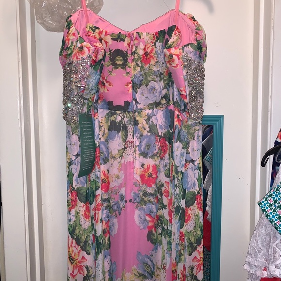 PROM!! Long formal - Picture 3 of 3